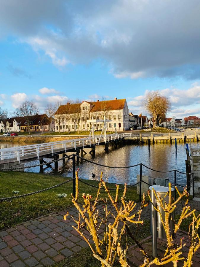 Hotel Gasthaus Hafenblick Tönning Exterior foto